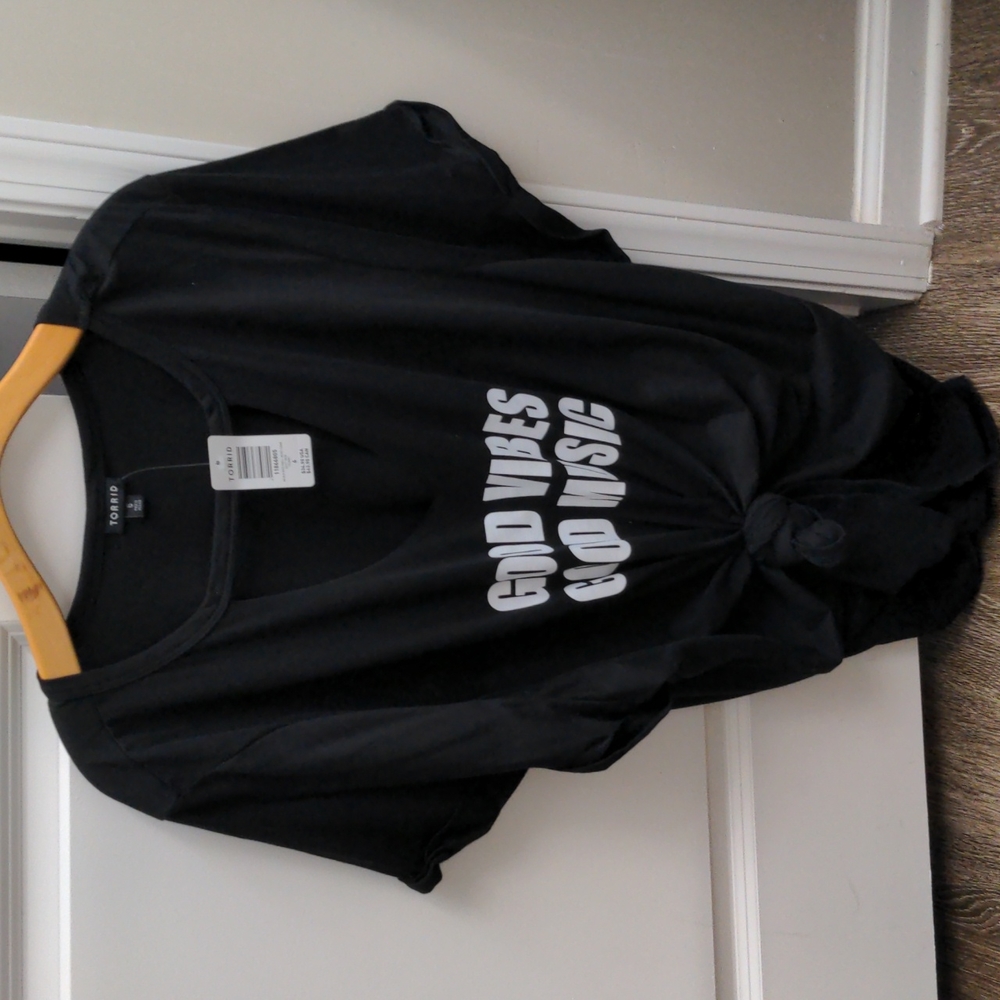 NWT Torrid Brand Black Deep V-Neck Graphic T (Good Vibes/Good Music) Size 6 - 30